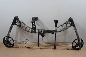 Mission by Mathews Switch RH Compound Bow - Tru Glo Sight, Containment Rest