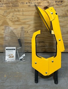 lot 25 image: TRIMAX WheellockWheel Clamp