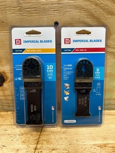 lot 50 image: Imperial blades (lot of 2)