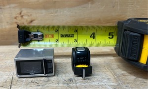 lot 127 image: Mini Microwave and Air Fryer These are toys