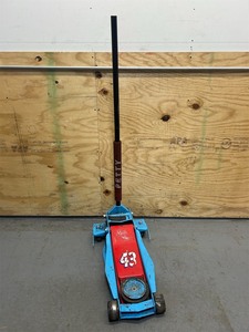 lot 167 image: Strongway Limited Edition Jack (NON WORKING)