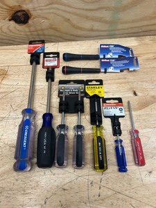 lot 195 image: Assorted screwdrivers (lot of 8)