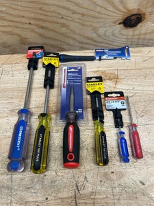 lot 197 image: Assorted Screwdrivers (lot of 7)