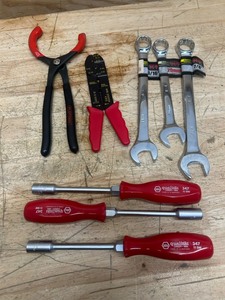 lot 208 image: Assorted tools (lot of 8)