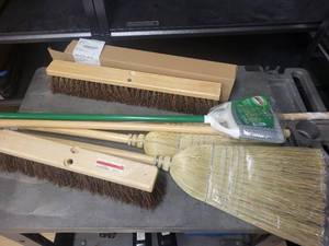 lot 46ZA image: Lot of Push Brooms and Angle Brooms with Handles