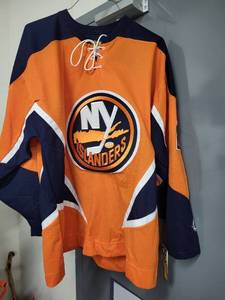 lot 81SC image: Mike Bossy Signed New York Islanders Limited Edition Jersey XL by KOHO