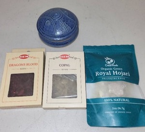 lot 6L image: Resin Incense Set with Ceramic Burner and Dragons Blood, Copal, Royal Hojari Frankincense