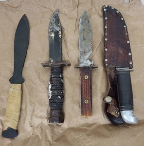 lot 9L image: Lot of 4 Vintage Fixed Blade Knives including Camillus and WECO Japan