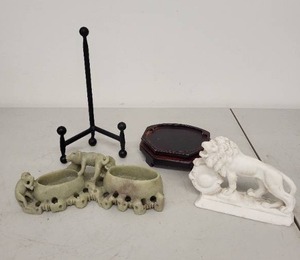 lot 21L image: Collection of Vintage Animal Figurine Decor Items