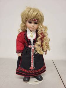 lot 32L image: Porcelain Doll in Norwegian Telemark Folk Costume with Stand