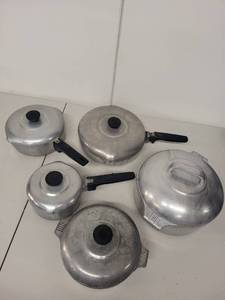 lot 89L image: Set of 5 Wagner Ware Magnalite Vintage Aluminum Pots and Pans