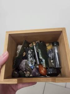 lot 14AE image: Collectors Box of Assorted Minerals, Rocks, and Crystals