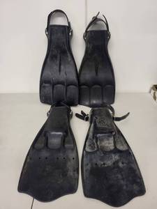 lot 73AE image: Scuba Diving Equipment Set with Scubapro Jetfins, BCD, Regulator and Bag