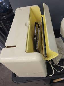 lot 93AE image: Janome Memory Craft 9000 Sewing Machine with Case and Accessories