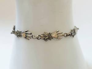 lot 11Q image: Vintage Sterling Silver Hand Link Bracelet