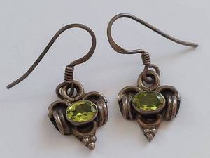 lot 80Q image: Vintage 925 Sterling Silver Earrings with Green Gemstone