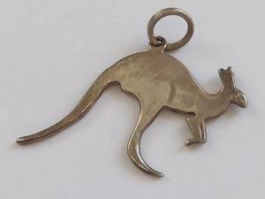 lot 91Q image: Sterling Silver Kangaroo Charm Pendant