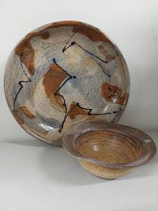 lot 34U image: Handcrafted Studio Pottery Bowl Set