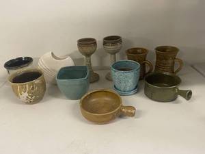 lot 39U image: Mixed Studio Pottery Set - Various Styles and Colors