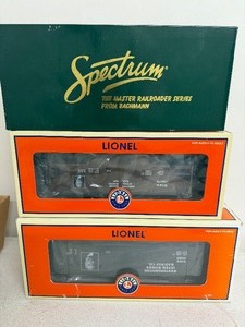 lot 21SC image: Lot of 3 Model Train Cars 2 Lionel Westinghouse Boxcars in Box, 1 Spectrum On30 Christmas Boxcar