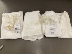 lot 9 image: Pebble Matelasse Pillow Cases (Set of 4) - 100% Cotton, King Size