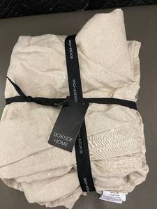 lot 10 image: Linen Sheets - Bokser Home 100% French Linen
