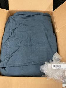 lot 17 image: Box Stitch Quilt - KingCal King