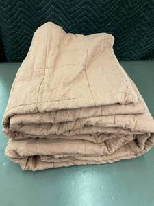 lot 18 image: Quilted Comforter - FullQueen, Linen Shell