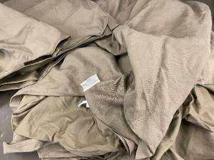 lot 25 image: Linen Duvet Cover & 2 Pillowcases - FullQueen