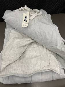 lot 28 image: Linen Duvet - KingCal King - 100% French Linen FrontBack