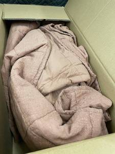 lot 36 image: French Linen Box Stitch Quilt - CAL King