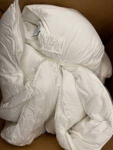 lot 42 image: DuvetComforter - Bokser Home KingCal King, Cotton Shell & Polyester Fill