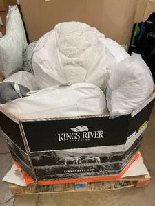 lot 51 image: Pallet of Off Brand Bedding Returns, 25 Plus Items