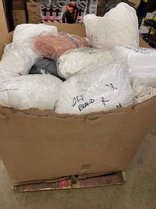 lot 52 image: Pallet of 35 plus Off Brand Returns, 35 Plus Items