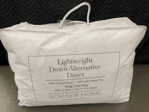 lot 69 image: Lightweight Down Alternative Duvet - Bokser Home KingCal King