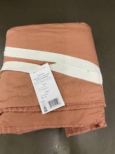 lot 76 image: Sham Set - King Linen Front, Percale Back