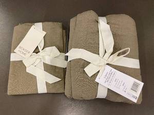 lot 79 image: Linen Sham Set - 100% French Linen Front, 100% Percale Back - King