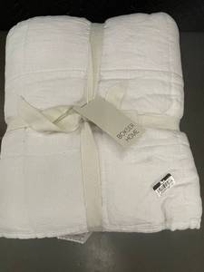 lot 82 image: Linen Quilt - Bokser Home - KingCal King - French Linen Front