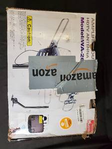 lot 4 image: HDTV Antenna Amplifier - Model AVA-ZE