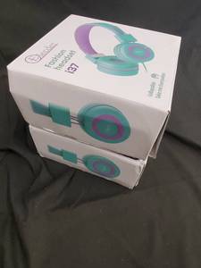 lot 81 image: Fashion Headset - Elecder i37