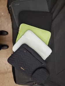 lot 117 image: Zip Pouches - Assorted Colors & Patterns