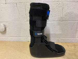 lot 433 image: United Ortho Fracture Boot, X-Large, Black