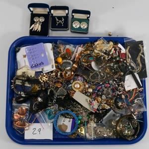 lot 29 image: Large Costume Jewelry Lot