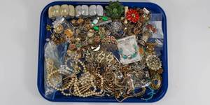 lot 41 image: Large Costume Jewelry Lot