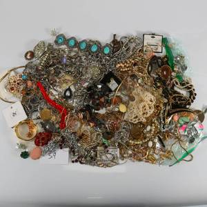 lot 39 image: Large Costume Jewelry Lot