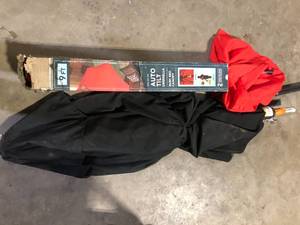 lot 21 image: Lot of Assorted Umbrellas Various Models and Conditions   Customer Returns See Pictures