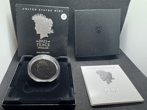 lot 8 image: 2021-P Uncirculated Peace Silver Dollar in Original Mint Box with COA - Greysheet Wholesale Price - $110.00