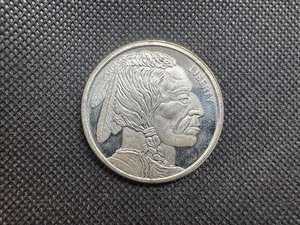 lot 77 image: BU One Ounce .999 Silver Buffalo Round