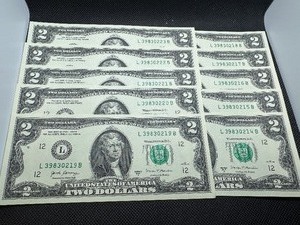 lot 100 image: Ten Sequential Two Dollar Bills