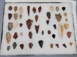 lot 14 image: Points, Scrapers & Drills from Minnesota and Arizona in Case